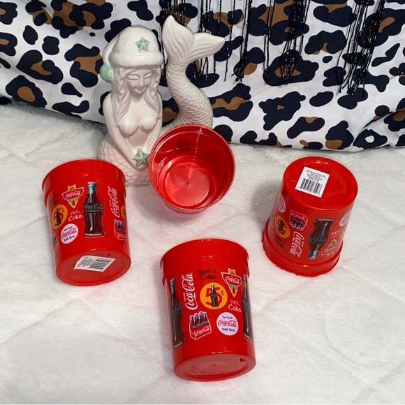 COCA COLA SET OF 4 PLASTIC 
DRINKING CUPS - Picture 1 of 4